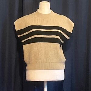 Women’s Cream and Tan short sleeve sweater